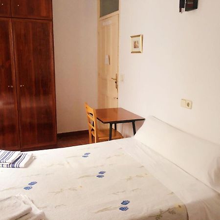 Hostal Castilla Madrid Exterior foto